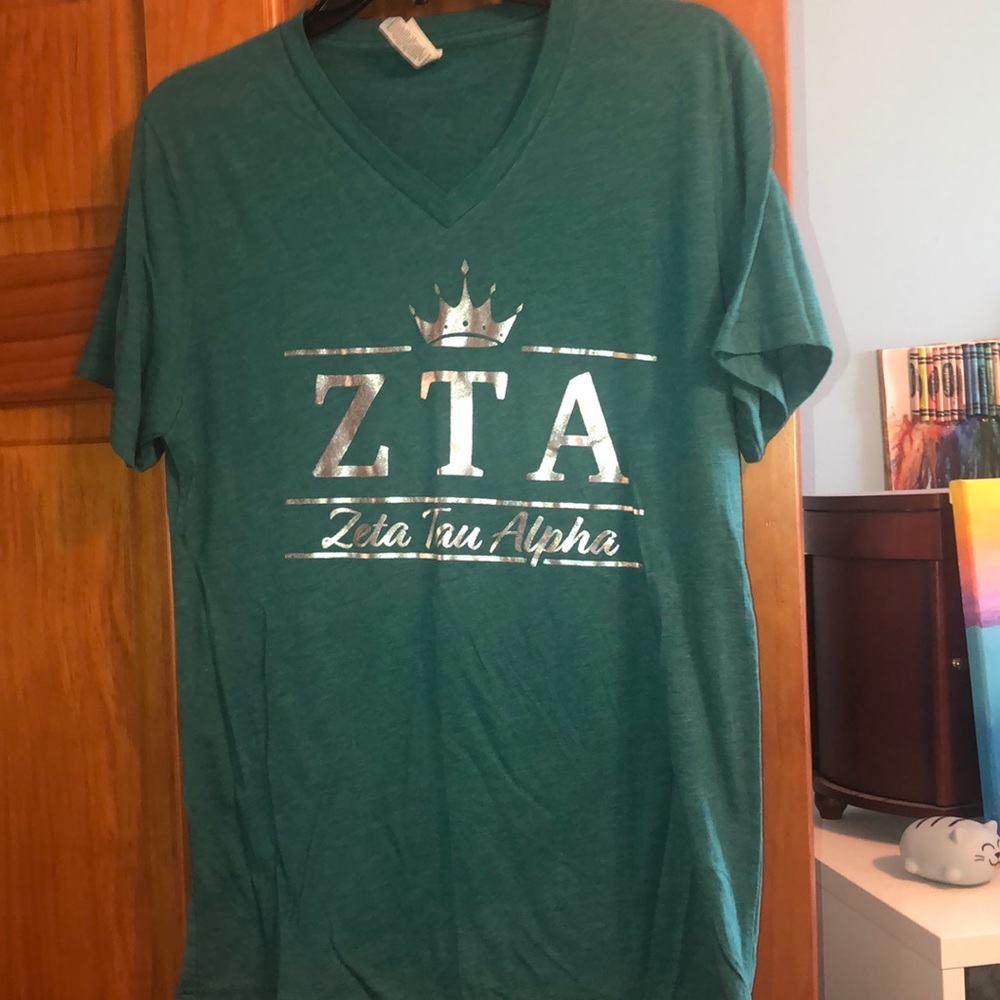 ZTA v neck